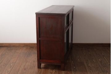 アンティーク家具　和製アンティーク　当店オリジナルガラス　前面ヒノキ材　昔懐かしい和の雰囲気漂うリメイクキャビネット(収納棚、ガラス戸棚、サイドボード)(R-037427)