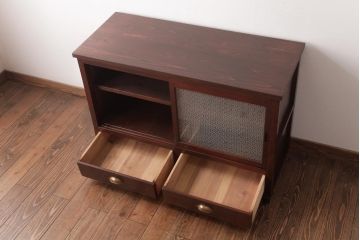 アンティーク家具　和製アンティーク　当店オリジナルガラス　前面ヒノキ材　レトロな雰囲気漂うリメイクキャビネット(収納棚、ガラス戸棚、サイドボード)(R-037428)
