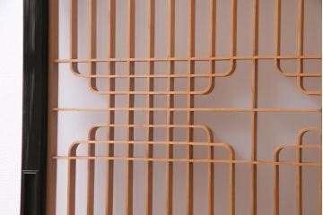 アンティーク家具　ラフジュ工房オリジナル　古建具リメイク　組子の引き戸が風情漂うキャビネット(収納棚、戸棚、書院戸)(R-037430)