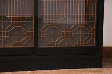 アンティーク家具　ラフジュ工房オリジナル　古建具リメイク　組子の引き戸が風情漂うキャビネット(収納棚、戸棚、書院戸)(R-037430)