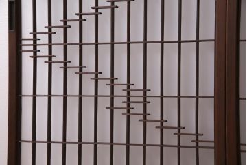 ラフジュ工房オリジナル　古建具リメイク　風情漂う組子引き戸のキャビネット(収納棚、戸棚、書院戸)(R-037431)