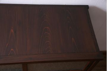 アンティーク家具　前板ケヤキ材　組子細工と漆塗りの建具が和の風情醸し出す脚付き収納棚(戸棚)(R-037432)