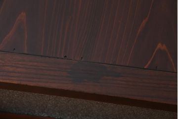 アンティーク家具　前板ケヤキ材　組子細工と漆塗りの建具が和の風情醸し出す脚付き収納棚(戸棚)(R-037432)