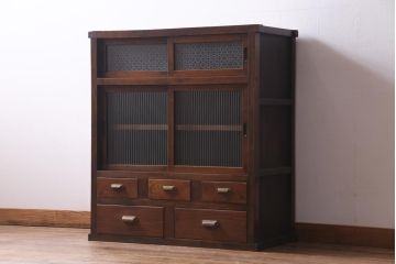 レトロ家具　モールガラス・当店オリジナルガラス入りのノスタルジックなキャビネット(収納棚、戸棚)(R-037433)