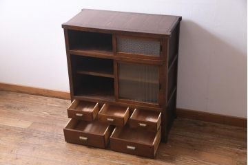 レトロ家具　モールガラス・当店オリジナルガラス入りのノスタルジックなキャビネット(収納棚、戸棚)(R-037433)