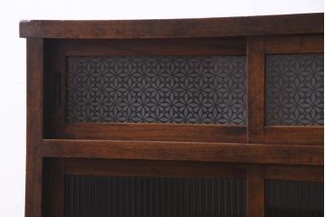 レトロ家具　モールガラス・当店オリジナルガラス入りのノスタルジックなキャビネット(収納棚、戸棚)(R-037433)