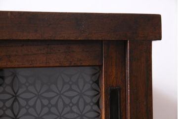 レトロ家具　モールガラス・当店オリジナルガラス入りのノスタルジックなキャビネット(収納棚、戸棚)(R-037433)