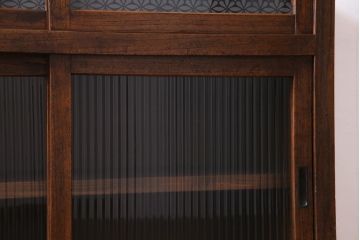 レトロ家具　モールガラス・当店オリジナルガラス入りのノスタルジックなキャビネット(収納棚、戸棚)(R-037433)