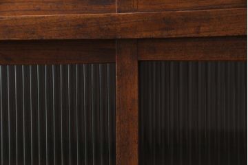 レトロ家具　モールガラス・当店オリジナルガラス入りのノスタルジックなキャビネット(収納棚、戸棚)(R-037433)