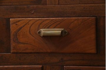 レトロ家具　モールガラス・当店オリジナルガラス入りのノスタルジックなキャビネット(収納棚、戸棚)(R-037433)