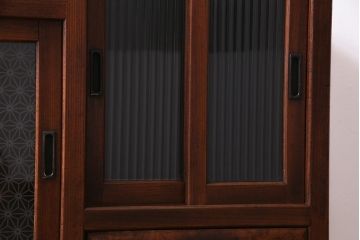 アンティーク家具　前面ケヤキ材　モールガラス・当店オリジナルガラス入り　杢目が目を引くキャビネット(収納棚、戸棚)(R-037434)