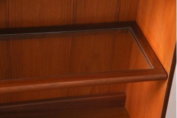 ヴィンテージ家具　イギリスビンテージ　G-PLAN(ジープラン)　洗練されたシルエットのサイドボード(サイドキャビネット)(R-037436)