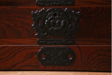 中古　岩谷堂箪笥　ケヤキ材　引き出し10杯　荘厳な印象を与える重宝箪笥(着物箪笥、呉服箪笥、小袖箪笥)(定価約65万円)(R-037437)
