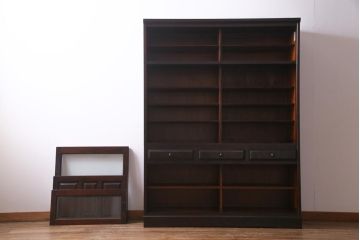 中古　北海道民芸家具　和洋折衷のシックな引き戸食器棚(カップボード、収納棚)(定価約41万円)(R-037438)