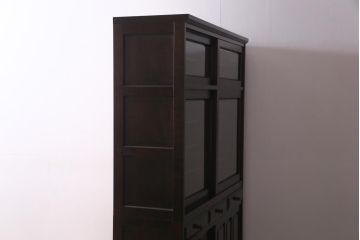 中古　北海道民芸家具　和洋折衷のシックな引き戸食器棚(カップボード、収納棚)(定価約41万円)(R-037438)