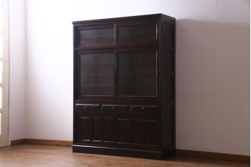 中古　北海道民芸家具　和洋折衷のシックな引き戸食器棚(カップボード、収納棚)(定価約41万円)(R-037438)