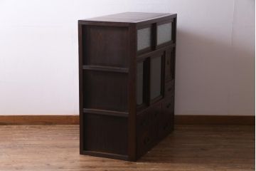 アンティーク家具　ダイヤガラス入り　前面ケヤキ材　黒柿がアクセントの茶棚(収納棚、戸棚)(R-037444)