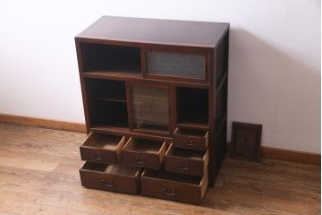 アンティーク家具　ダイヤガラス入り　前面ケヤキ材　黒柿がアクセントの茶棚(収納棚、戸棚)(R-037444)