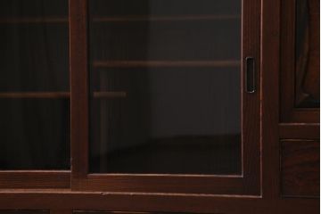 アンティーク家具　ダイヤガラス入り　前面ケヤキ材　黒柿がアクセントの茶棚(収納棚、戸棚)(R-037444)