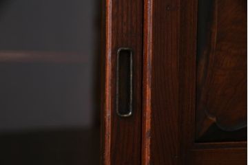 アンティーク家具　ダイヤガラス入り　前面ケヤキ材　黒柿がアクセントの茶棚(収納棚、戸棚)(R-037444)