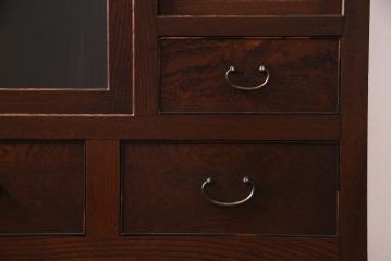 アンティーク家具　ダイヤガラス入り　前面ケヤキ材　黒柿がアクセントの茶棚(収納棚、戸棚)(R-037444)
