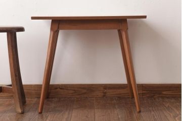 アンティーク家具　和製アンティーク　カバ材　和洋どちらにも取り入れやすいシンプルなサイドテーブル(R-037451)