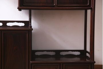 中古　伝統工芸品　大阪唐木指物　在銘　紫檀(シタン)材　漆塗り　飾り棚(違い棚、茶棚)(定価約220万円)(R-037461)