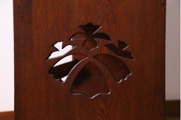 中古　高級品　松本伝統　指物工芸家具　漆塗り　ケヤキ材の杢目が美しい飾り棚(茶棚)(R-037462)
