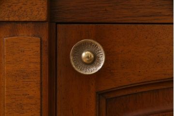 中古　DREXEL HERITAGE(ドレクセルヘリテイジ)　高級感のあるサイドボード(クレデンザ、クリデンザ、飾り棚)(R-037464)