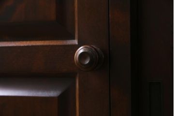 中古　北海道民芸家具　HM135　シックな雰囲気漂うサイドボード(リビングボード、キャビネット、収納棚)(定価約27万円)(R-037474)