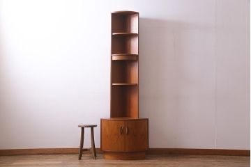 ヴィンテージ家具　G-PLAN(ジープラン)　北欧家具　チーク材　コーナーキャビネット(コーナーシェルフ、棚、戸棚、ビンテージ)(R-037484)