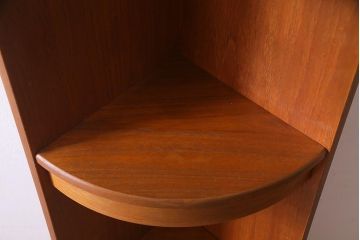 ヴィンテージ家具　G-PLAN(ジープラン)　北欧家具　チーク材　コーナーキャビネット(コーナーシェルフ、棚、戸棚、ビンテージ)(R-037484)