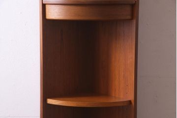 ヴィンテージ家具　G-PLAN(ジープラン)　北欧家具　チーク材　コーナーキャビネット(コーナーシェルフ、棚、戸棚、ビンテージ)(R-037484)