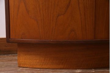 ヴィンテージ家具　G-PLAN(ジープラン)　北欧家具　チーク材　コーナーキャビネット(コーナーシェルフ、棚、戸棚、ビンテージ)(R-037484)