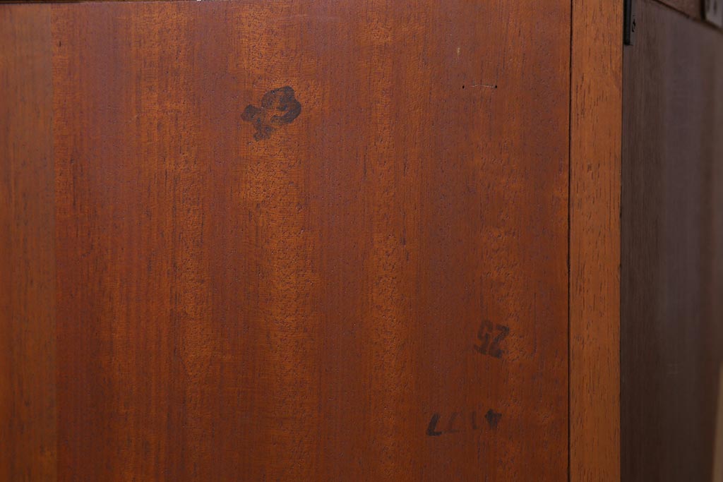 ヴィンテージ家具　G-PLAN(ジープラン)　北欧家具　チーク材　コーナーキャビネット(コーナーシェルフ、棚、戸棚、ビンテージ)(R-037484)