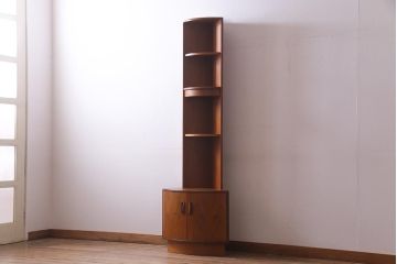ヴィンテージ家具　G-PLAN(ジープラン)　北欧家具　チーク材　コーナーキャビネット(コーナーシェルフ、棚、戸棚、ビンテージ)(R-037484)