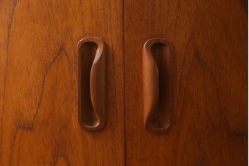 ヴィンテージ家具　G-PLAN(ジープラン)　北欧家具　チーク材　コーナーキャビネット(コーナーシェルフ、棚、戸棚、ビンテージ)(R-037484)