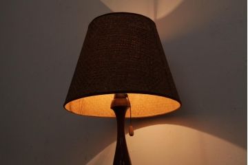 ヴィンテージ照明　レトロな雰囲気が温かみを感じるスタンドライト(卓上照明、ビンテージ)