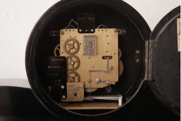 アンティーク雑貨　レトロ　SEIKO(セイコー)　手巻き式　THREE CHIMES　7JEWELS　置き時計(古時計、テンプ)(R-037489)