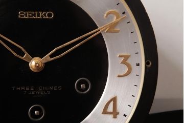 アンティーク雑貨　レトロ　SEIKO(セイコー)　手巻き式　THREE CHIMES　7JEWELS　置き時計(古時計、テンプ)(R-037489)