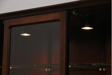 ビンテージ家具　山品木工　ローズウッド　絶版品　高級感漂う上品な飾り棚(収納棚、キャビネット)