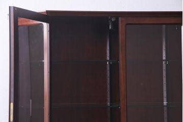 ビンテージ家具　山品木工　ローズウッド　絶版品　高級感漂う上品な飾り棚(収納棚、キャビネット)
