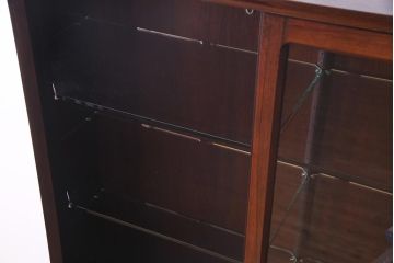 ビンテージ家具　山品木工　ローズウッド　絶版品　高級感漂う上品な飾り棚(収納棚、キャビネット)