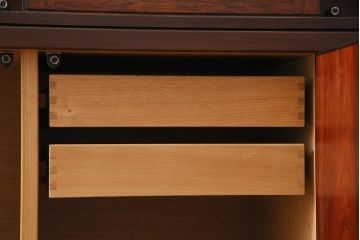 ビンテージ家具　山品木工　ローズウッド　絶版品　高級感漂う上品な飾り棚(収納棚、キャビネット)