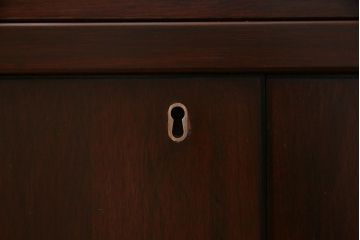 ビンテージ家具　山品木工　ローズウッド　絶版品　高級感漂う上品な飾り棚(収納棚、キャビネット)