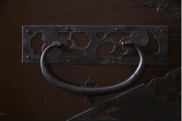 アンティーク家具　和製アンティーク　前面桐材　佐渡箪笥　脚付きリメイク　風格漂う箪笥サイドボード(R-037493、桐箪笥、桐たんす)