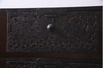 アンティーク家具　和製アンティーク　前面桐材　佐渡箪笥　脚付きリメイク　風格漂う箪笥サイドボード(R-037493、桐箪笥、桐たんす)