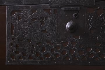 アンティーク家具　和製アンティーク　前面桐材　佐渡箪笥　脚付きリメイク　風格漂う箪笥サイドボード(R-037493、桐箪笥、桐たんす)