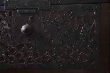 アンティーク家具　和製アンティーク　前面桐材　佐渡箪笥　脚付きリメイク　風格漂う箪笥サイドボード(R-037493、桐箪笥、桐たんす)