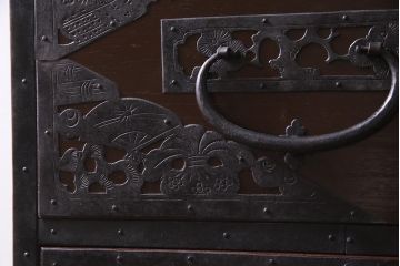 アンティーク家具　和製アンティーク　前面桐材　佐渡箪笥　脚付きリメイク　風格漂う箪笥サイドボード(R-037493、桐箪笥、桐たんす)